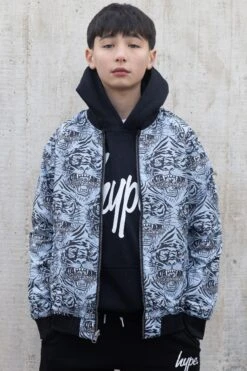 HYPE X ED HARDY BOYS BLACK REVERSIBLE ALLOVER TIGER SOUVENIR JACKET 24 HYPE X ED HARDY BOYS BLACK REVERSIBLE ALLOVER TIGER SOUVENIR JACKET -Hype CUEH 004 1