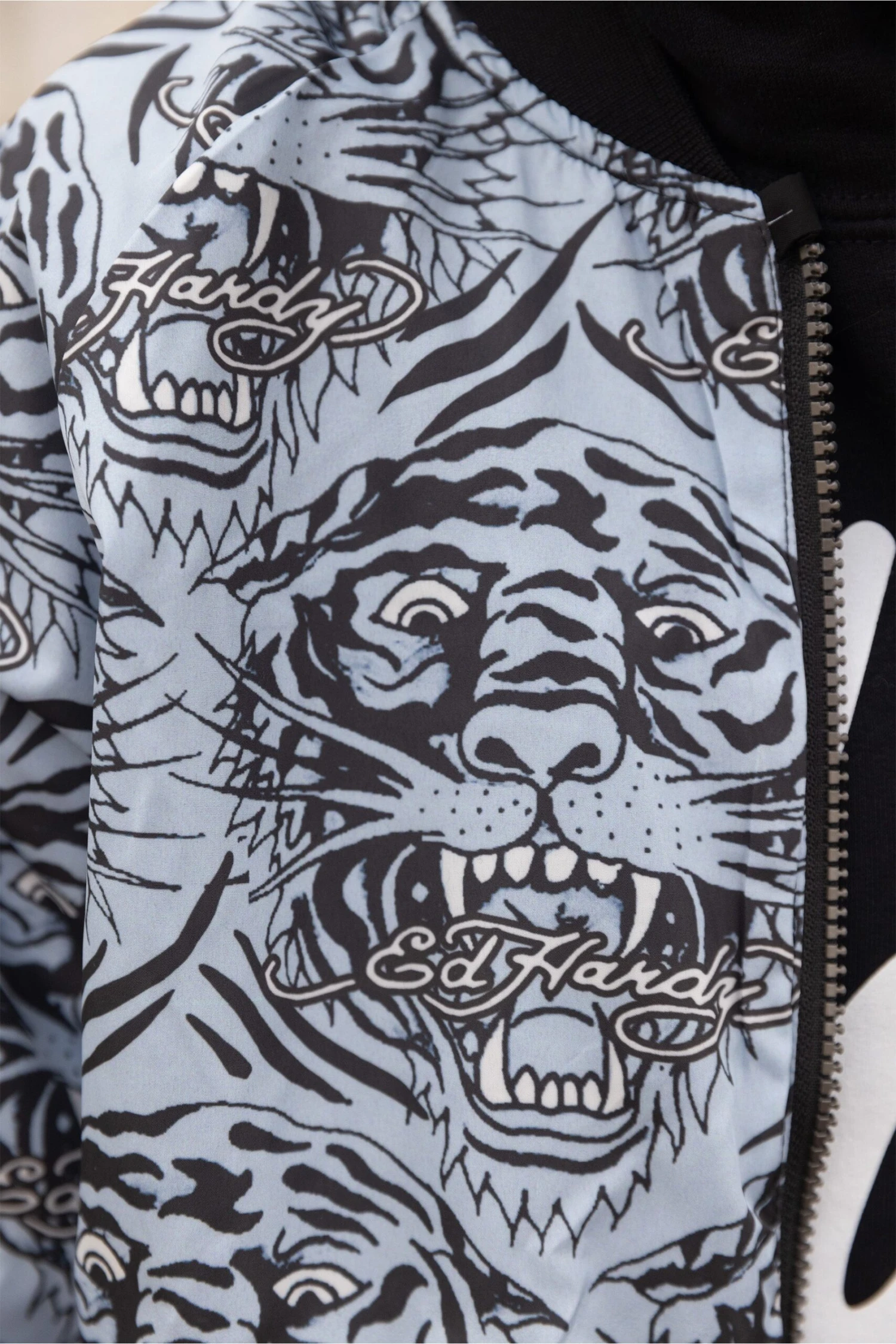 HYPE X ED HARDY BOYS BLACK REVERSIBLE ALLOVER TIGER SOUVENIR JACKET 11 HYPE X ED HARDY BOYS BLACK REVERSIBLE ALLOVER TIGER SOUVENIR JACKET - Image 9