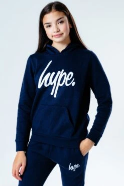 HYPE NAVY SCRIPT KIDS TRACKSUIT -Hype HPKTC1detailgirl