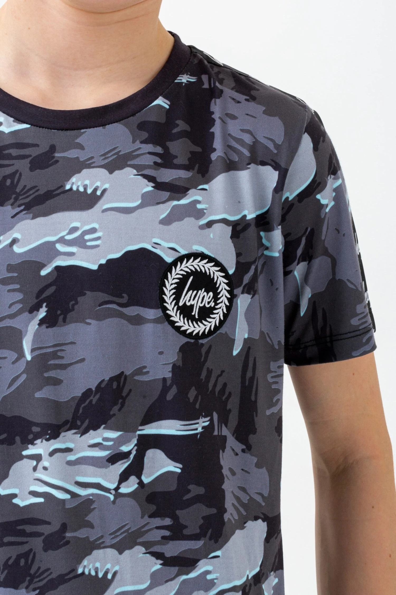 HYPE BOYS GREY GLOOM CAMO CREST T-SHIRT 11 HYPE BOYS GREY GLOOM CAMO CREST T-SHIRT - Image 9