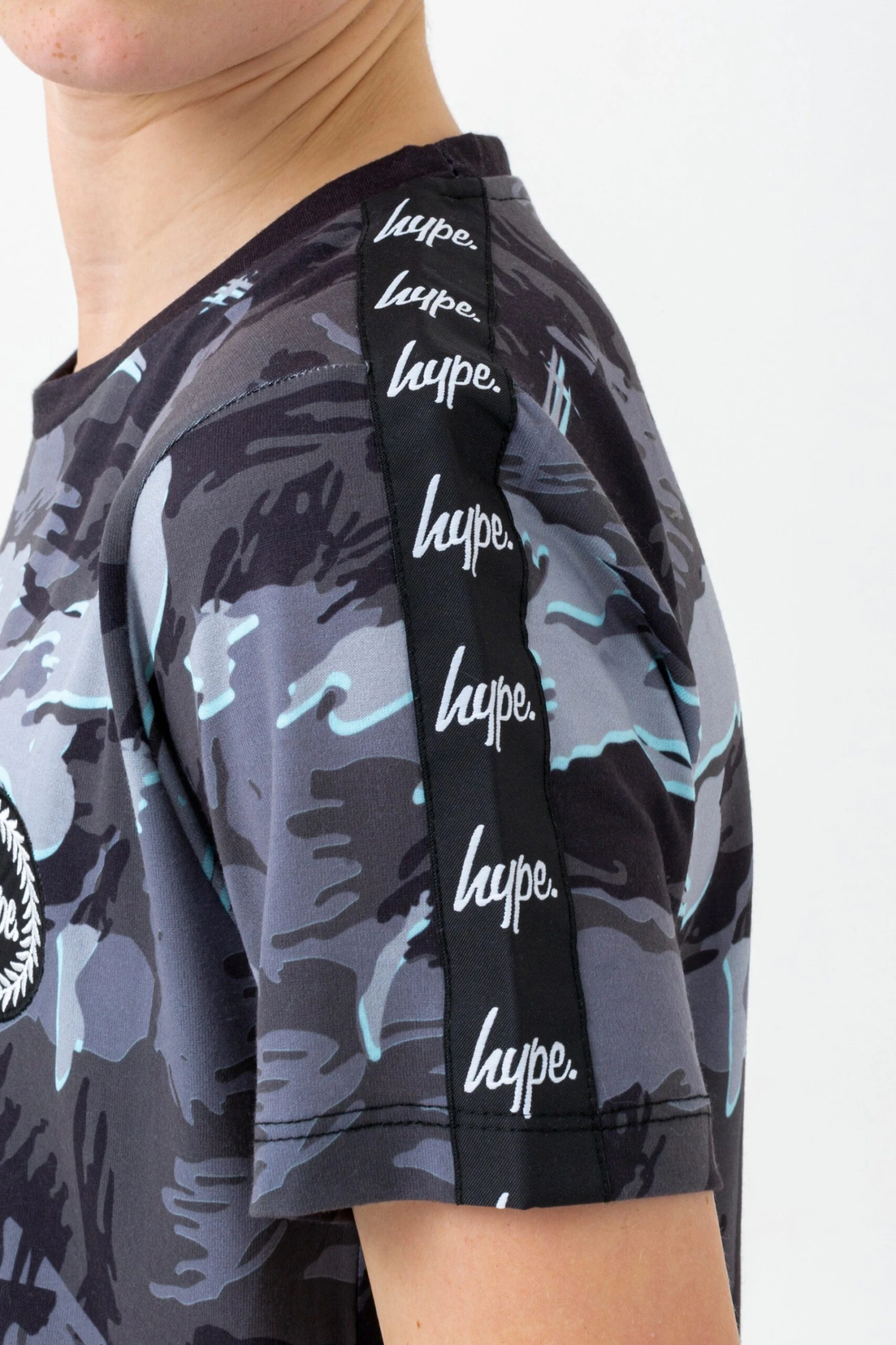 HYPE BOYS GREY GLOOM CAMO CREST T-SHIRT 10 HYPE BOYS GREY GLOOM CAMO CREST T-SHIRT - Image 8