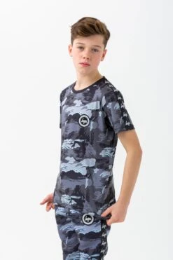 HYPE BOYS GREY GLOOM CAMO CREST T-SHIRT 15 HYPE BOYS GREY GLOOM CAMO CREST T-SHIRT -Hype ZVLR 036 MAIN