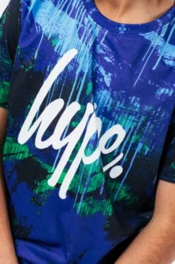 HYPE BOYS NAVY REEF SPRAY SCRIPT TEE & JOGGERS SET 12 HYPE BOYS NAVY REEF SPRAY SCRIPT TEE & JOGGERS SET -Hype ZVLR 178detail 3