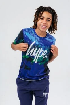 HYPE BOYS NAVY REEF SPRAY SCRIPT TEE & JOGGERS SET 10 HYPE BOYS NAVY REEF SPRAY SCRIPT TEE & JOGGERS SET -Hype ZVLR 178main